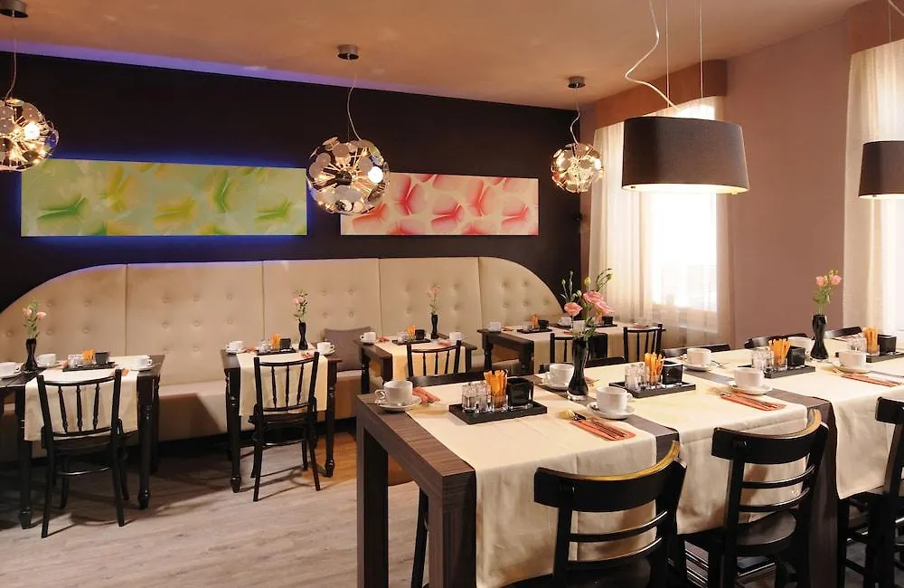 Leonardo Boutique Hotel Munich 4*,